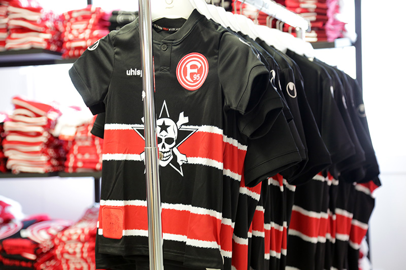 Fortuna Düsseldorf 1895: Sonderverkauf im Arena-Fanshop ...